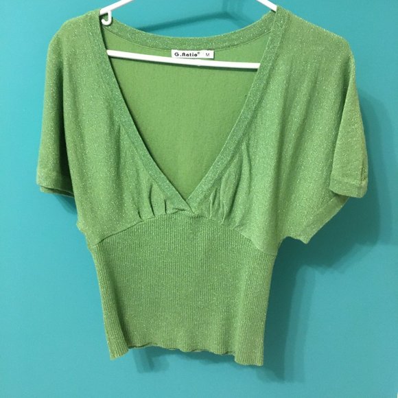 G. Ratio Deep V-Neck GreenTop - Picture 1 of 4